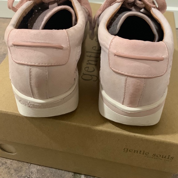 Gentle Soul Peony Sneaker - Picture 3 of 13